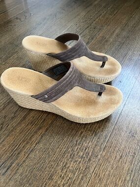 UGG Women’s Brown Suede Wedge Thong Sandals